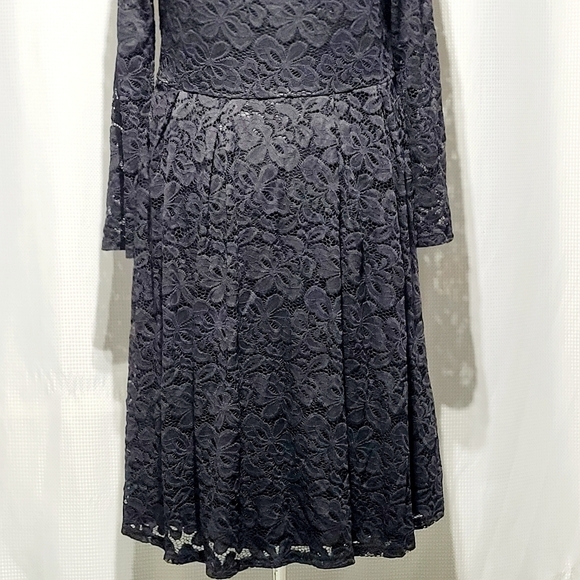 Black Lace Dress with Stretch (L) - Picture 4 of 12
